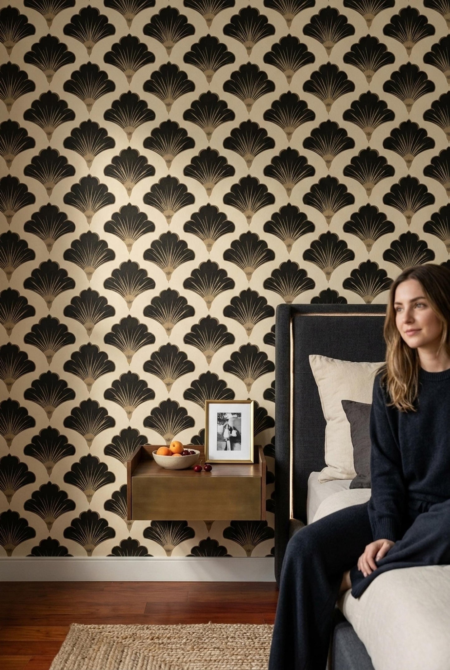 Art Deco Fan Pattern Wallpaper, Black Gold Wall Decor, Geometric Luxury Interior Design